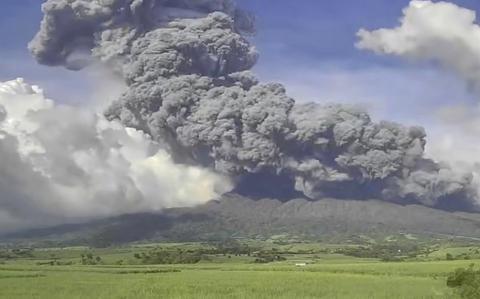 Philippine Volcano Eruption Sends Villagers Fleeing For Safety As Homes ...