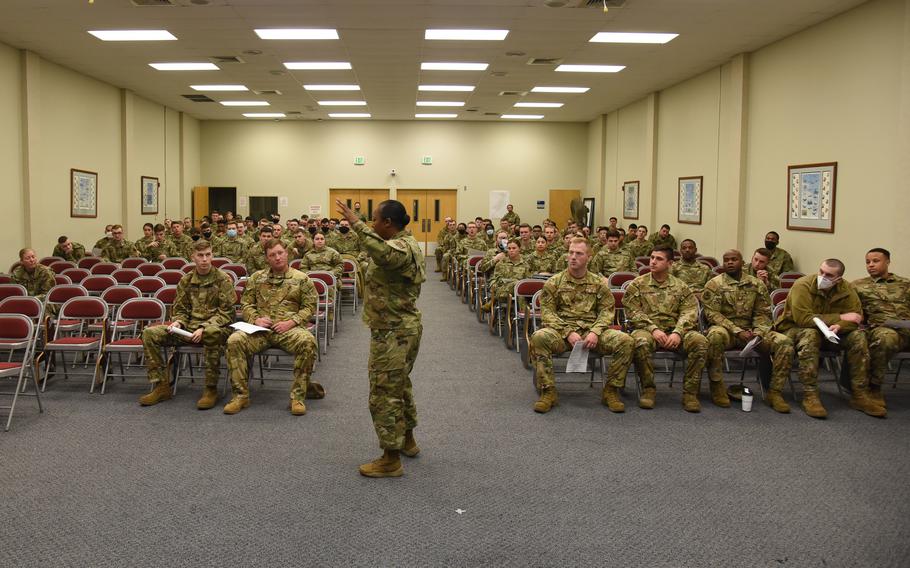 Senior Master Sgt.  Jacqueline Barnwell speaks to junior enlisted Airmen at Joint National Guard Base Sumpter Smith, Alabama, February 2022.