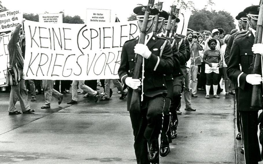 Docu Center Ramstein’s latest exhibit, “1983 Cold War and Hot Autumn,” explores the widespread protests and demonstrations in response to the NATO Double-Track Decision and the deployment of Pershing-II missiles in 1983.