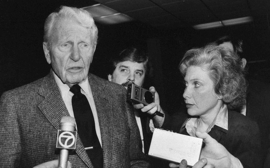 Actor Ralph Bellamy is interviewed by Associated Press special writer Linda Deutsch during the "Twilight Zone" trial in Los Angeles, Calif., March 9, 1987.