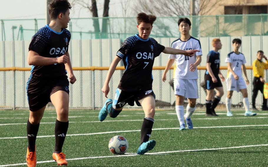 Aiden Machmer pushes the ball up the field.