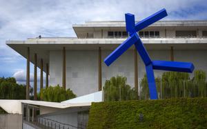 A view of a pathway that connects the original building and plaza to the Reach, a new complex at the Kennedy Center. MUST CREDIT: Bill O'Leary/The Washington Post