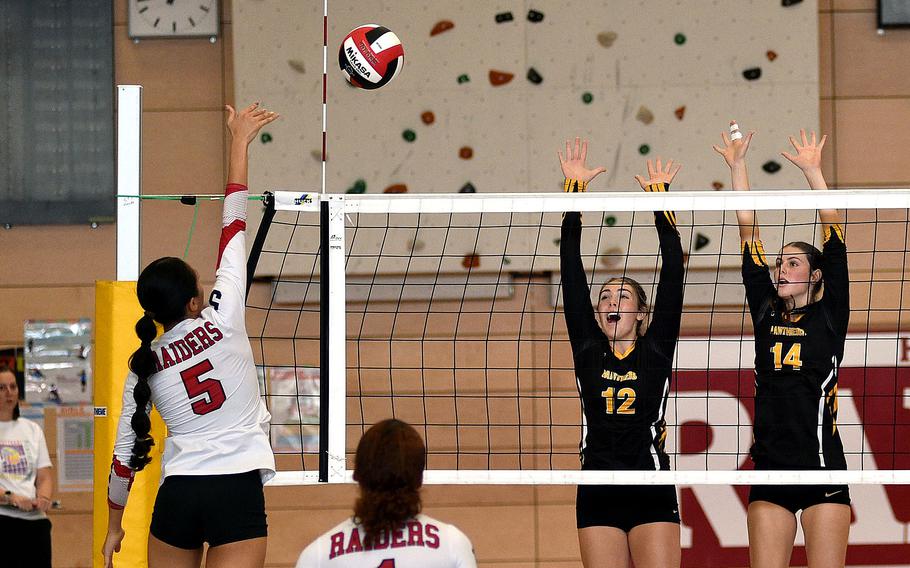 Stuttgart players try for a block.