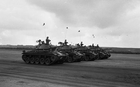 Rolling tank salute, 1950