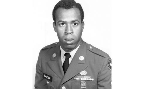 Clarence Sasser, medic in Vietnam battle awarded Medal of Honor, dies ...