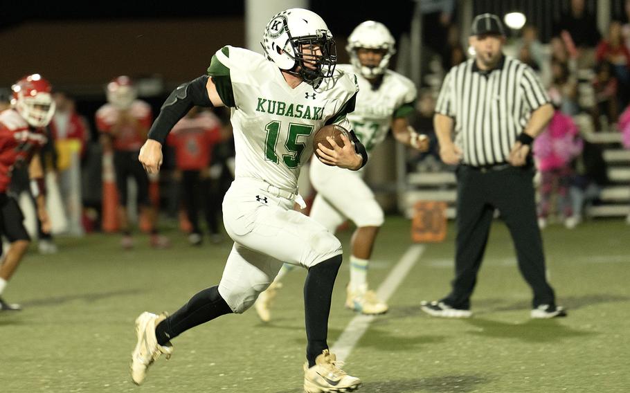 Lukas Gaines rushes with the ball.