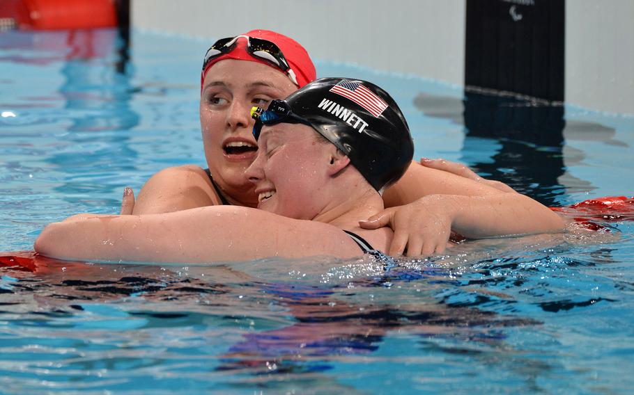 Taylor Winnett hugs Faye Rogers of Great Britain 