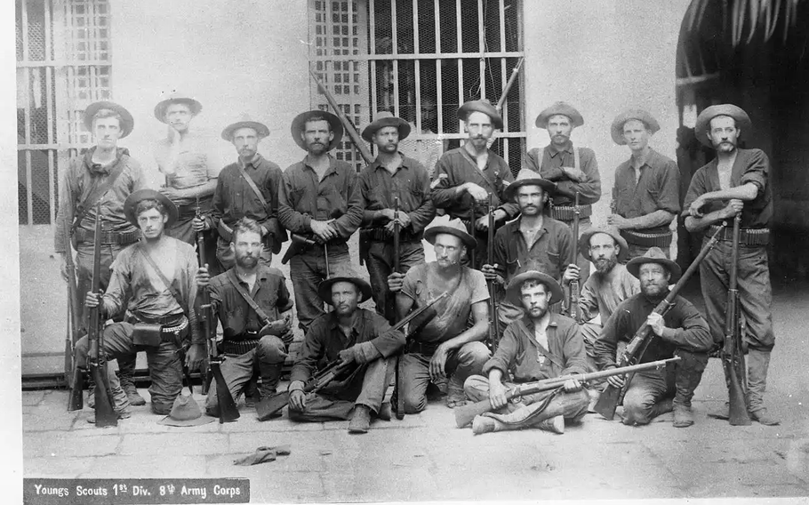 Vintage photo of a group of soldiers holding rifles.