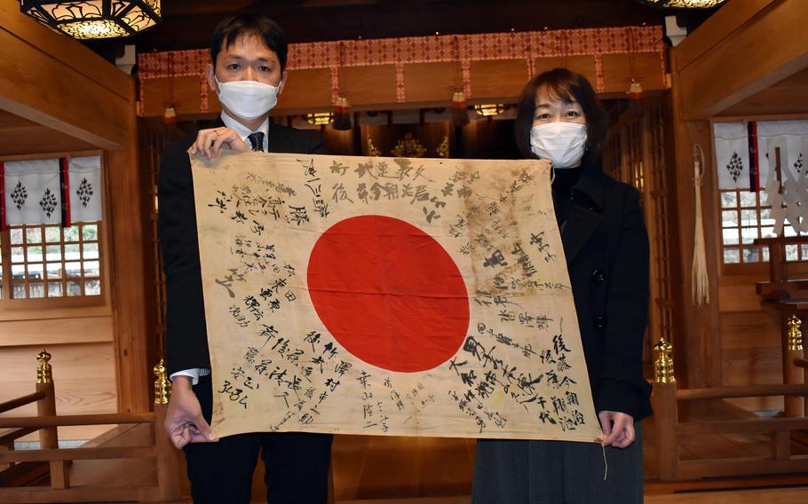 Navy vet's daughter returns Japanese flag taken as war trophy from Battle  of Okinawa