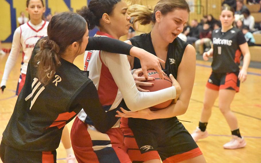 Jazmyn Warren, Leah Rink and Nina Neroni battle for the ball.