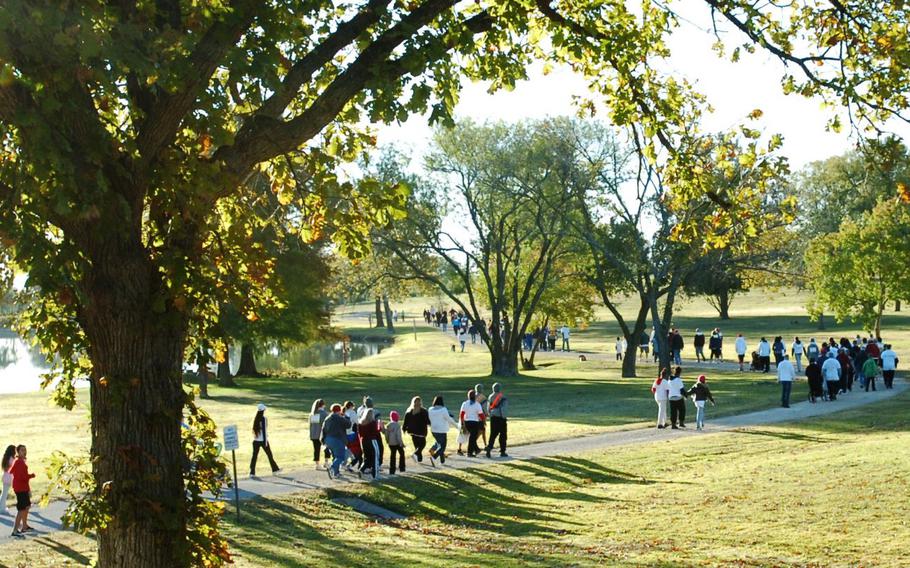 Soldiers, family members, veterans and staff members walk around the Temple Veterans Hospital Park in support of Alzheimer’s disease research during the Alzheimer’s Memory Walk at the veterans’ hospital in Temple, Texas, Nov. 6, 2010.