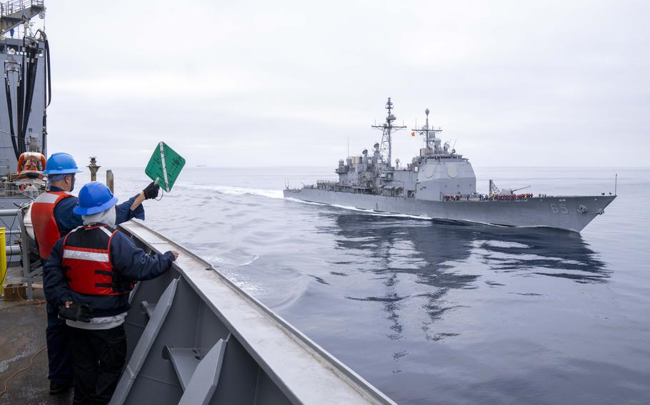 The USS Chosin pulls alongside the USNS Washington Chambers.