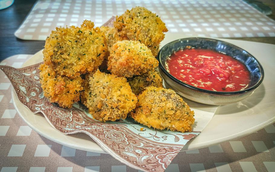 Fried mushrooms with marinara sauce from Pasta Vino at Pyeongtaek, South Korea.