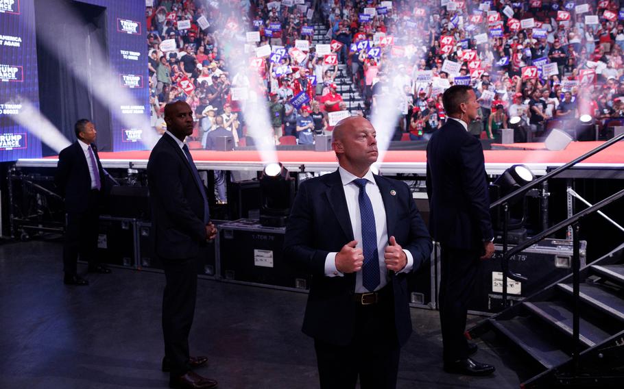 Secret Service agents during a campaign speech by Donald Trump in Arizona