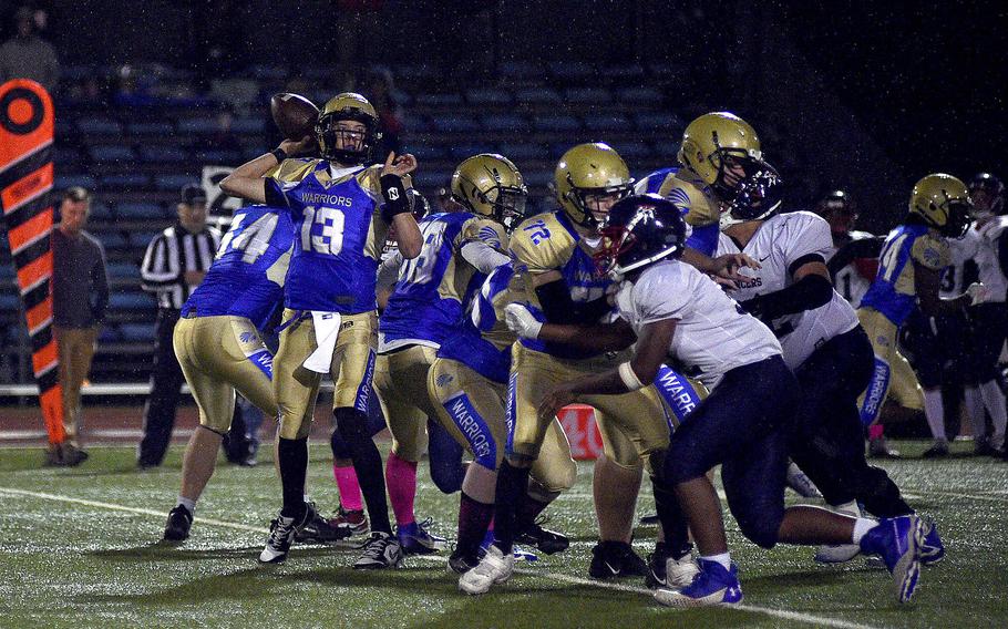 Ben Cashen throws a pass.