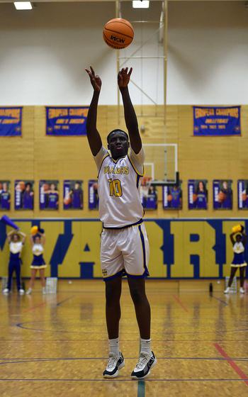 Jacob Idowu shoots a free throw.