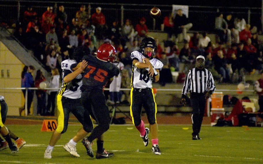 Kai Lewis throws the ball.