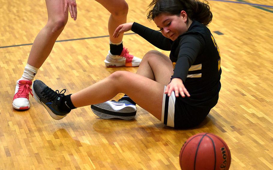 Sahar Gueroache reaches for the ball.