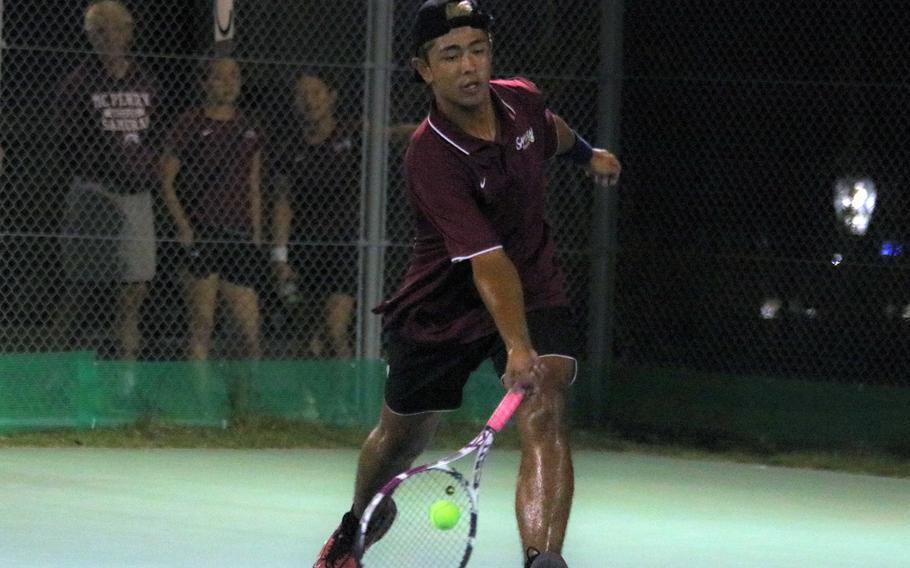 Ren Spinosi plays tennis.