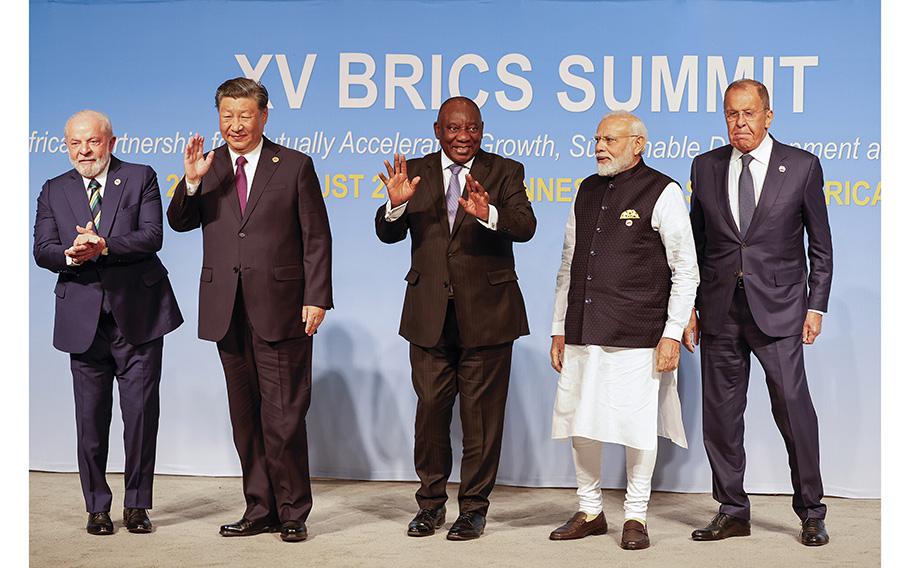 Leaders of Brazil, China, South Africa, India and foreign minister of Russia pose for 2023 BRICS Summit in South Africa, Aug. 23, 2023. 