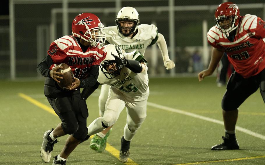 Arashi Blocton tries to avoid a tackle.