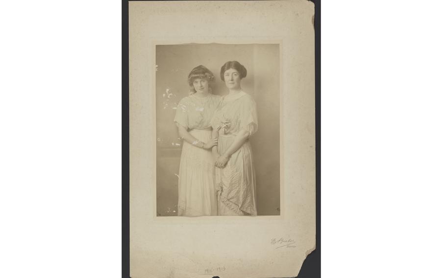 Isabelle and Carrie Phillips in Berlin in 1913. Carrie Phillips had a long-term relationship with Warren Harding. 