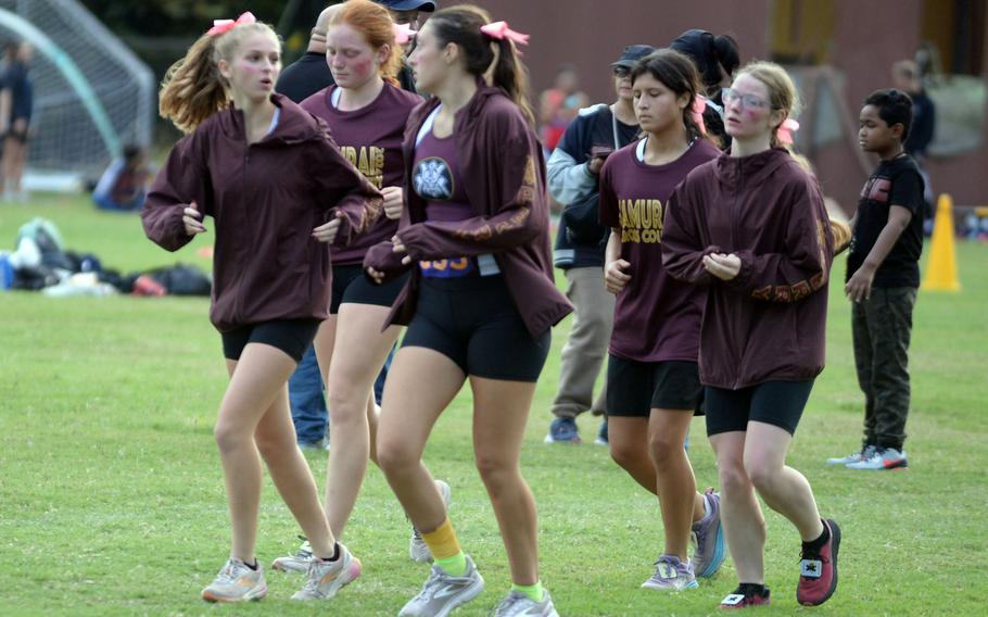 Hannah Jernigan walks with team.