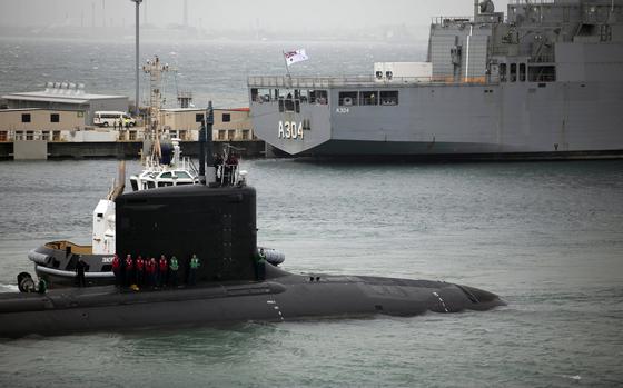 The fast-attack submarine USS Hawaii prepares to moor at HMAS Stirling in Western Australia, Thursday, Aug. 22, 2024.