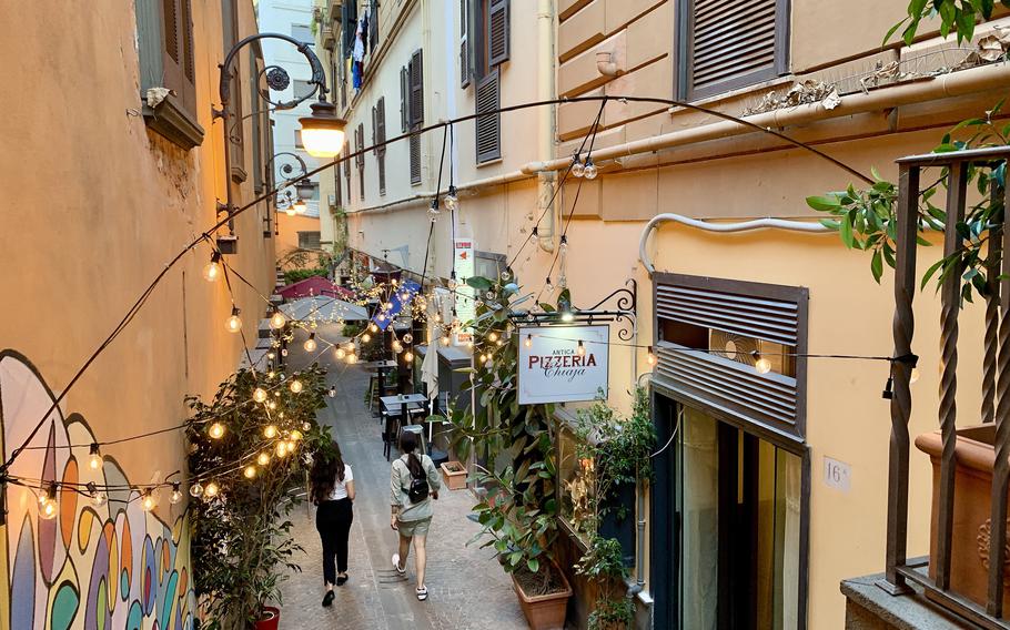 Antica Pizzeria Chiaia in Naples, Italy, is just steps from the busy Piazza Amadeo. It's located on a quiet, out-of-the-way passageway that also is home to several shops and businesses. 