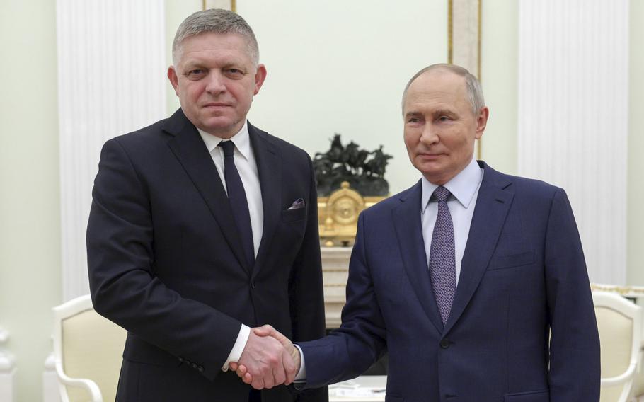 Robert Fico and Vladimir Putin shake hands in Moscow.