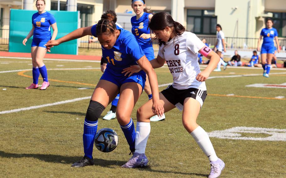 Ty’Lasia Anu and Leilani Zuniga battle.