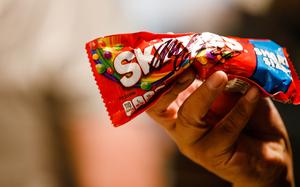 https://www.stripes.com/incoming/mtsus2-us-news-skittles-lawsuit-sj.jpg/alternates/LANDSCAPE_300/US-NEWS-SKITTLES-LAWSUIT-SJ.jpg