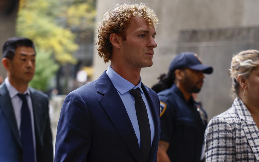 A man in a suit walks into a court building.