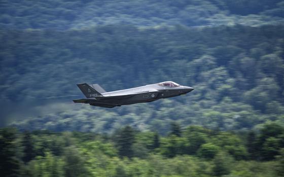 A Dutch air force F-35 flies low over the Ramstein Air Base flight line on June 6, 2024. The "Ramstein 1v1" exercise saw pilots engaging in one-on-one basic fighting maneuvers.