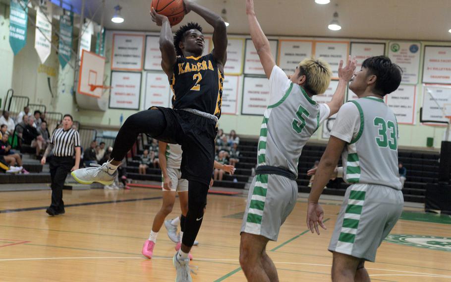 DeShaun Nixon puts up a shot.