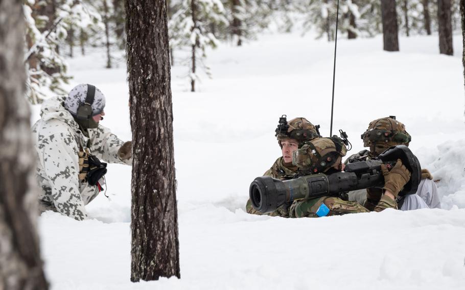 A Finnish soldier talks to American soldiers.