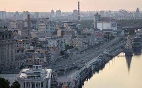 A near empty highway along the Dnipro River in Kyiv, on Monday, June 27, 2022. MUST CREDIT: Andrew Kravchenko/Bloomberg