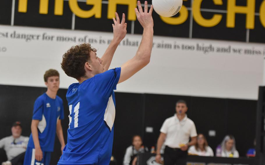 Federico Pipitone directs the ball toward the net.