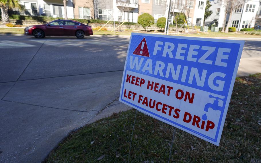 A sign on a street in North Texas says: Freeze Warning. Keep heat on. Let faucets drip.