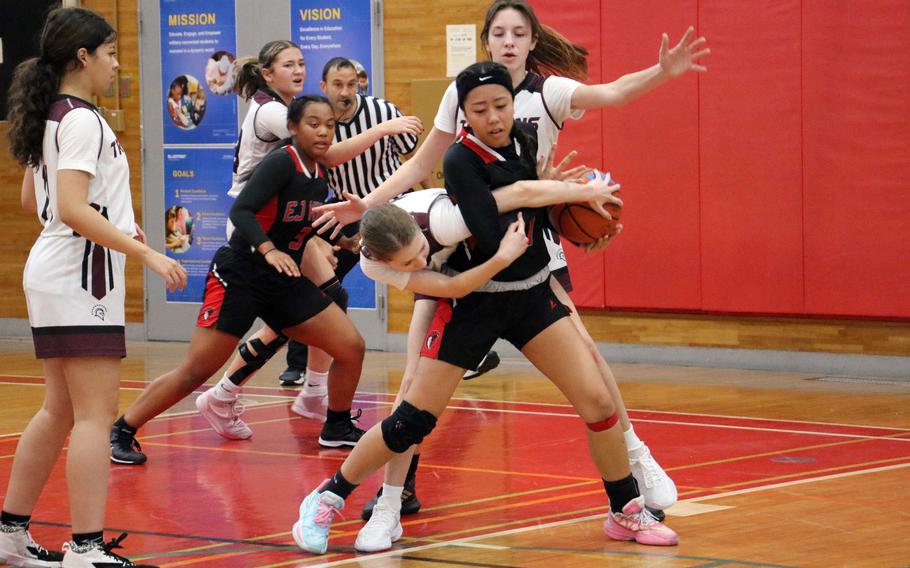 Pia Lagrito tries to hold onto the ball.