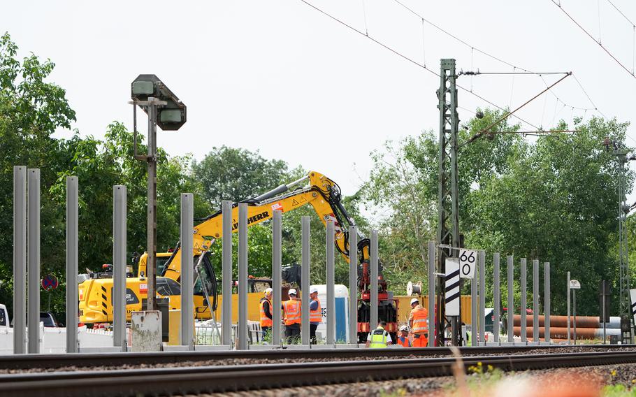 Nighttime train services in Kaiserslautern will face significant disruptions from Sept. 6 to Oct. 24 due to construction work on noise barriers, overhead lines and cables, with cancellations and replacement buses affecting multiple regional and S-Bahn routes.