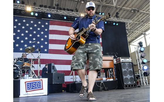 enw27Toby

WIESBADEN, GERMANY

25 May 2007

Michael Abrams/Stars and Stripes

Toby Keith on stage at Wiesbaden Army Airfield, Germany. Keith entertained Americans from all over Germany, following his return from a tour in Iraq and Afghanistan.
(enw# 58p cs)