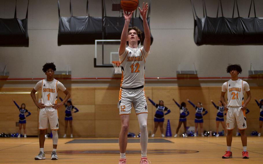 Zander Doulder takes a free throw.