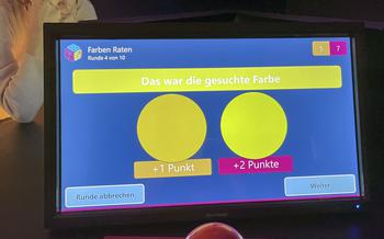 A screen displays a yellow circles in a color matching game.