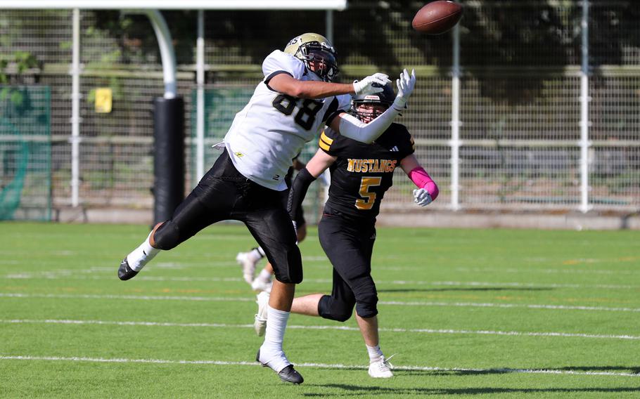 Joshua Sahagun tries to catch the ball.