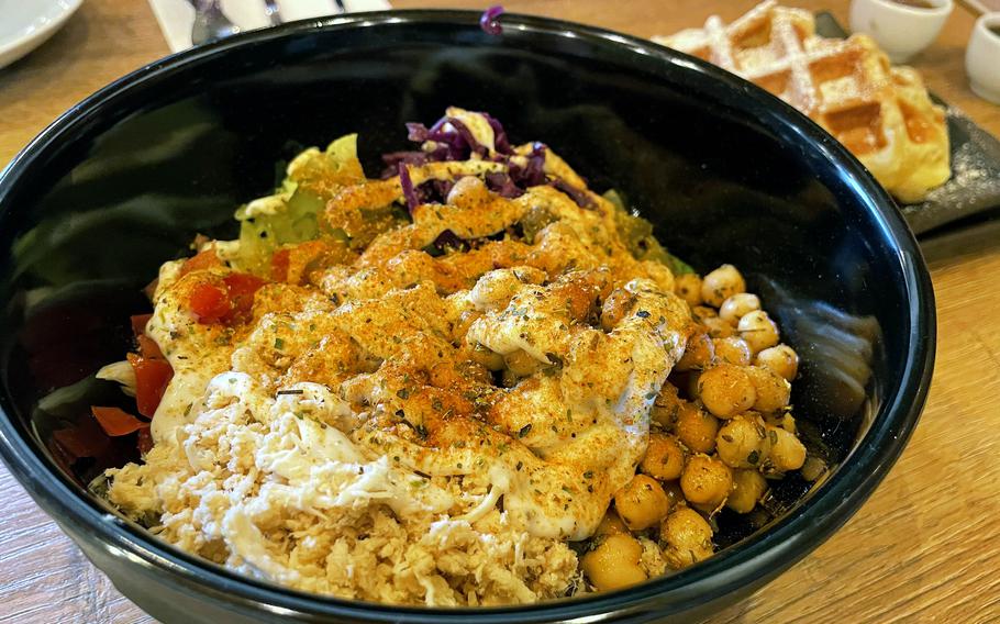 A bowl with chicken salad, chickpeas and other vegetables makes for a nutritious, filling and tasty lunch at Cafe AusZeit in Kusel, Germany.