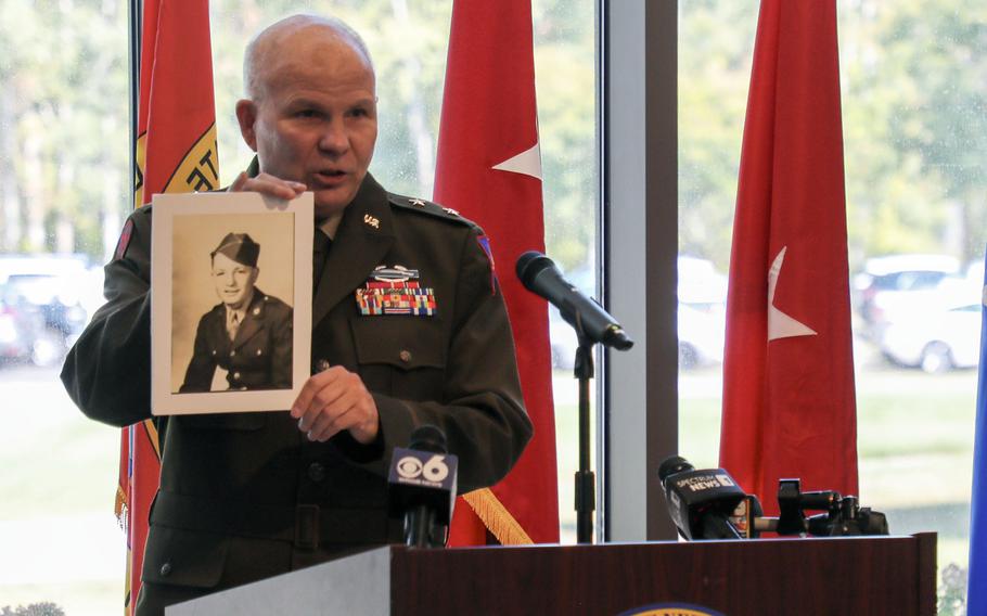 Major General Ray Shields displays a photograph of Pvt. John Greschiak