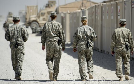 U.S. soldiers at an American forward operating base in Afghanistan's Kandahar Province. MUST CREDIT: Linda Davidson/The Washington Post