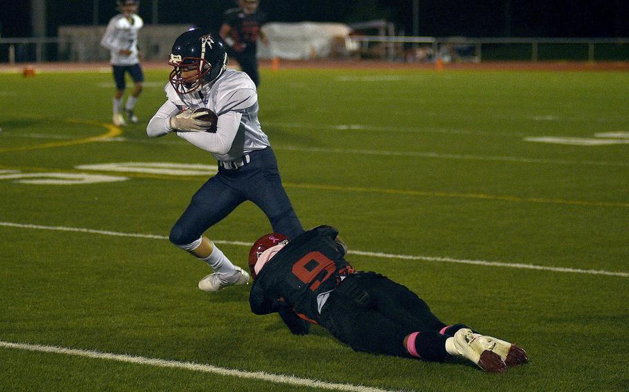 Jeremiah Kreider breaks a tackle.