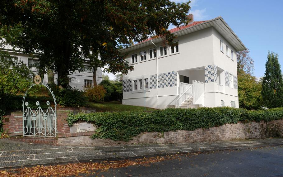 An early 20th century  house designed for an artists’ colony.